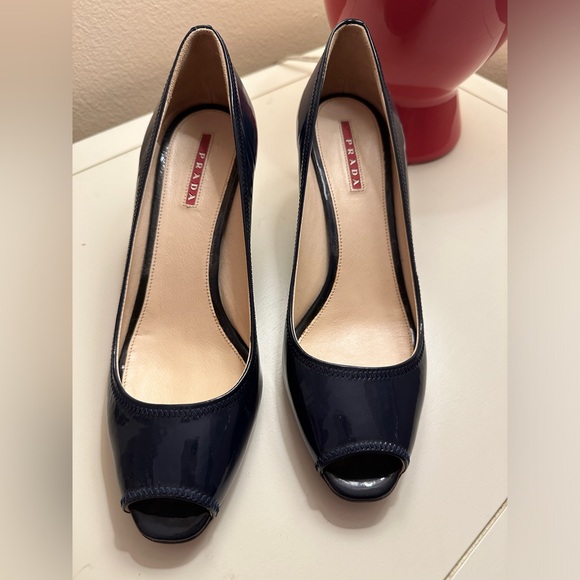 Like NEW! PRADA blue patent leather open toe heels. Peep toe. Size EU 40 9.5 - Picture 3 of 14